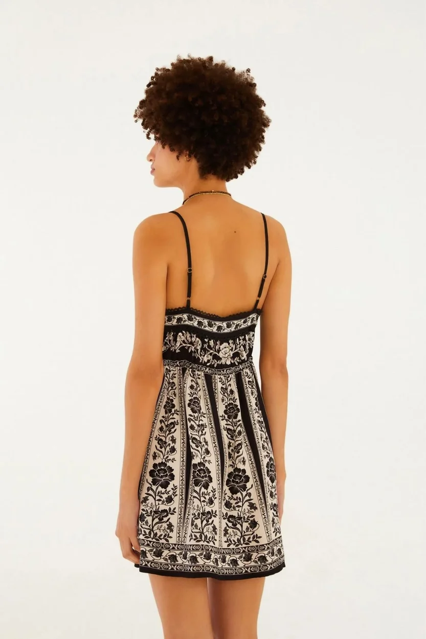 Vestido Curto Estampado Floral Delicado FARM